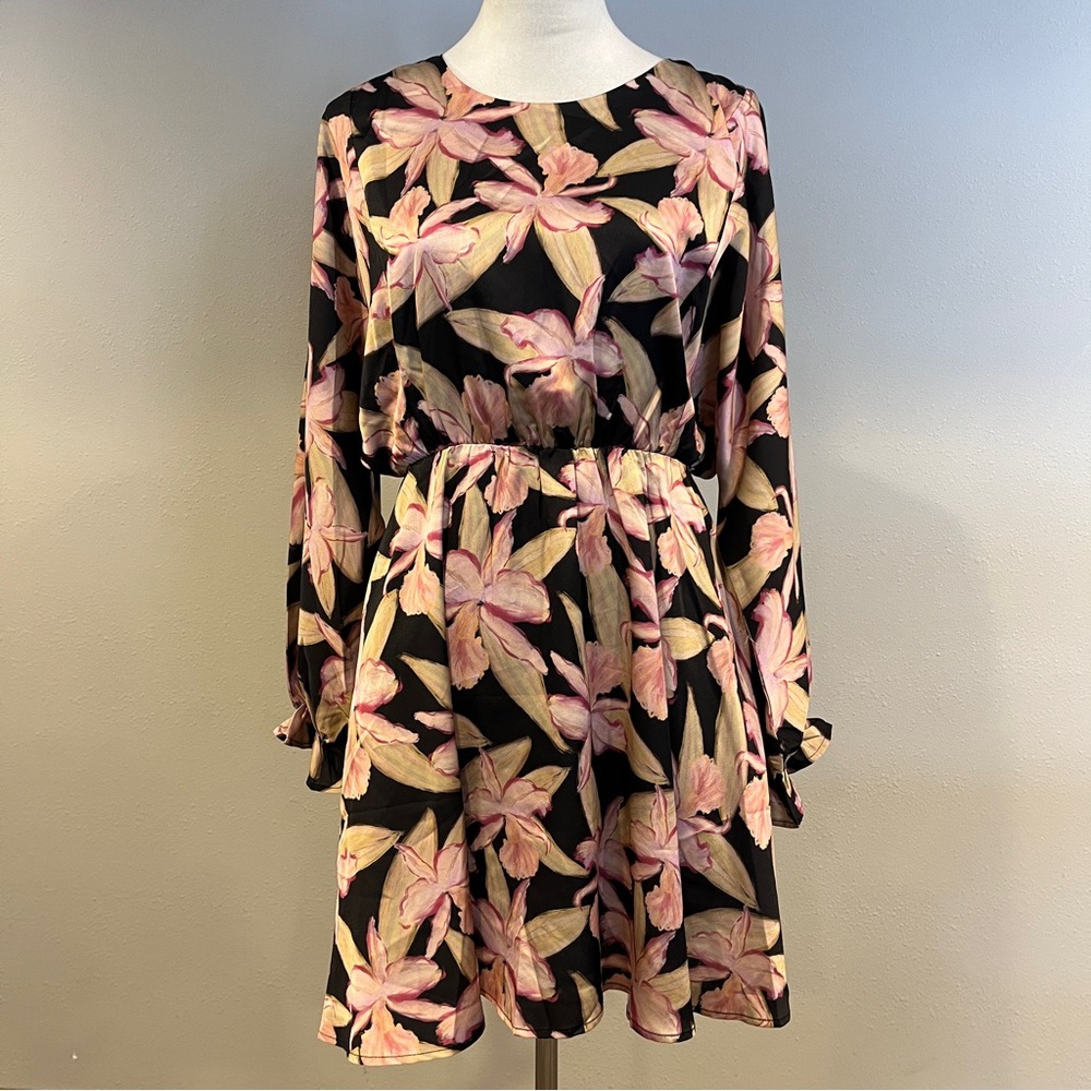 Sadie and Sage silky feel Floral Long Sleeve mini Dress size small